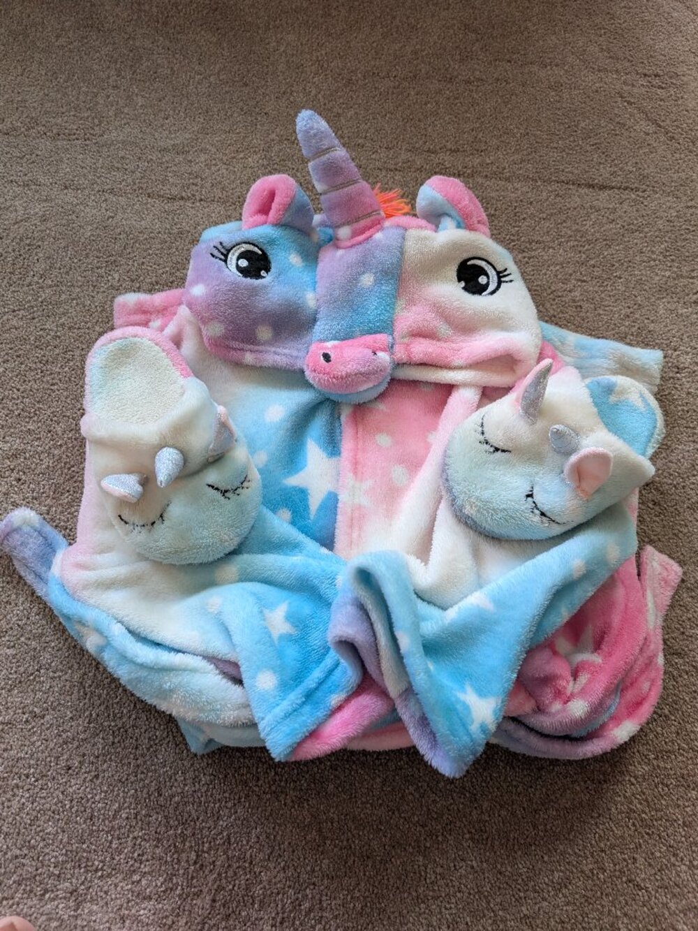 Unicorn robe and slippers size 4-5. Pink blue stars